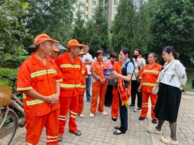 伯乐配资 民生银行济南西城支行走进道德街街道：夏日送清凉，反诈护平安